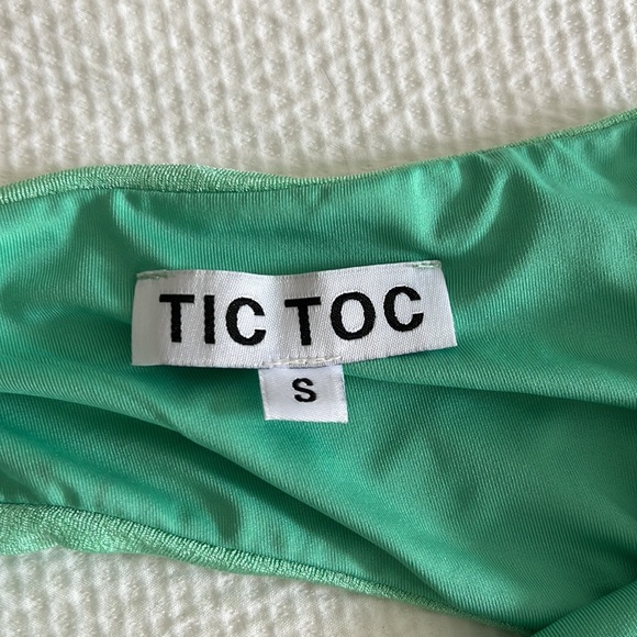 Green Dress - Picture 3 of 3